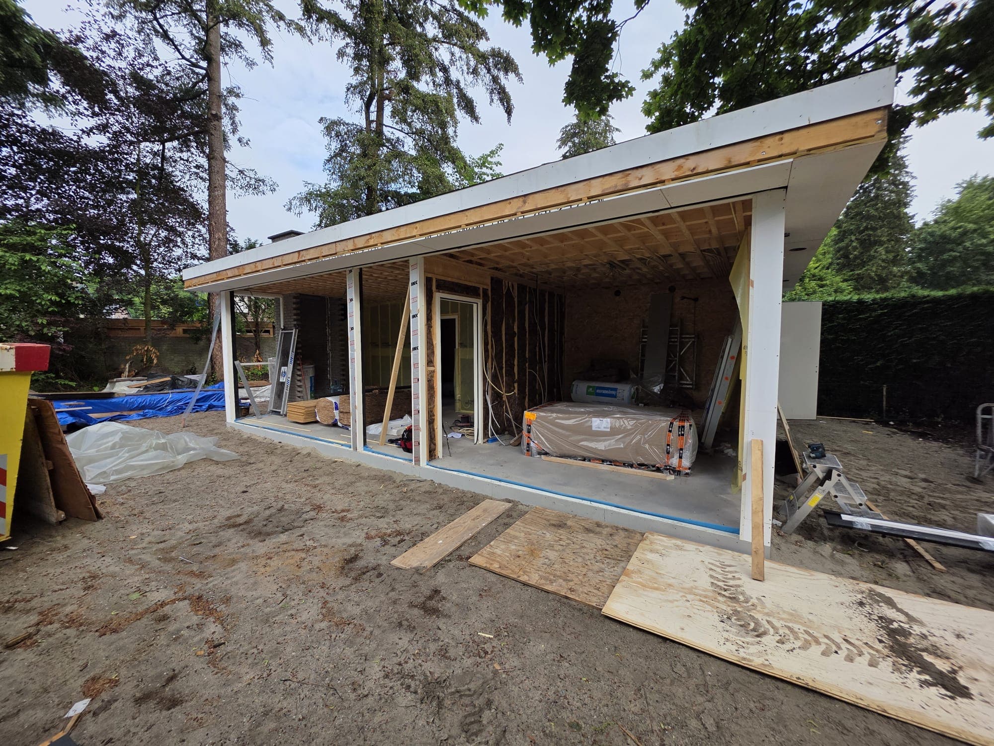 Open gevel met voorbereiding voor de beglazing