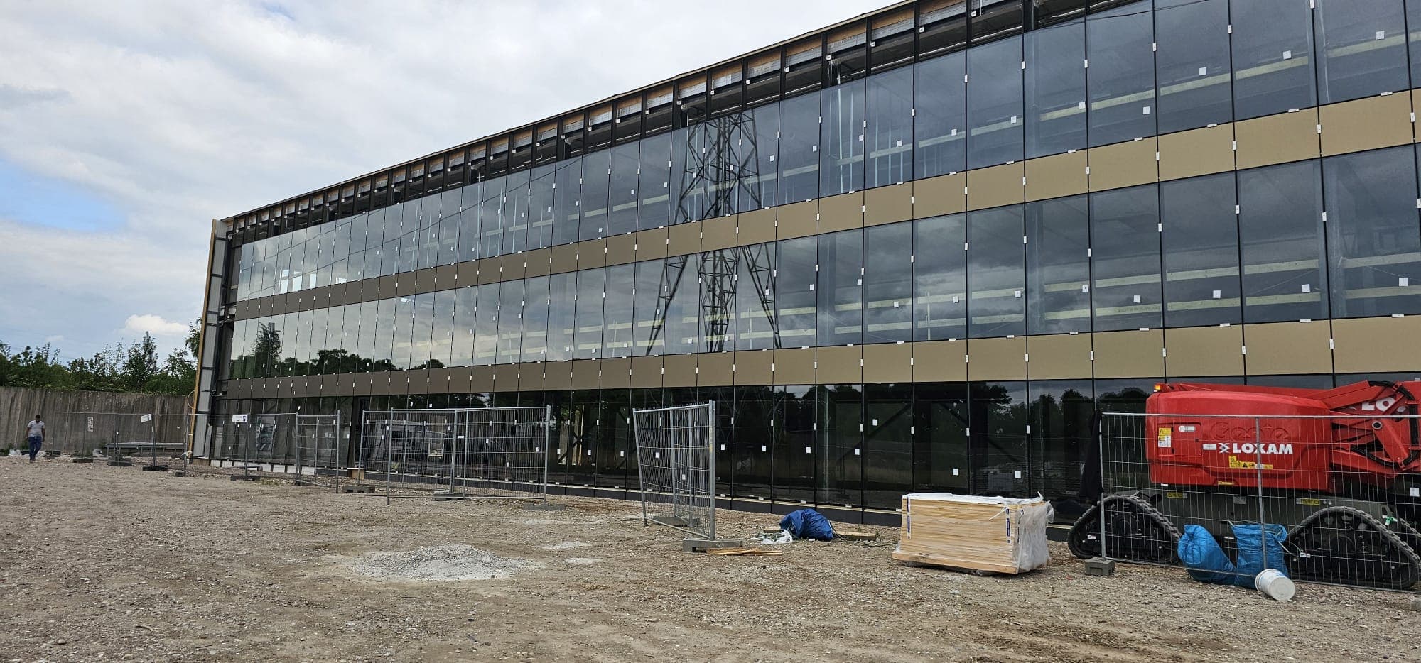 Vliesgevelmontage bedrijfspand Wehl