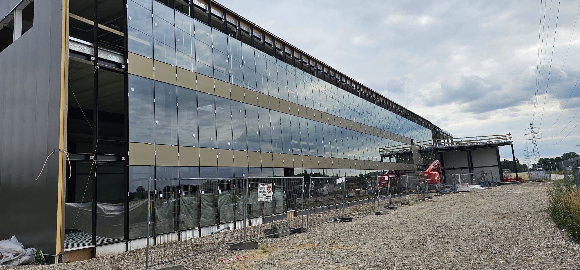 Vliesgevelmontage bedrijfspand Wehl